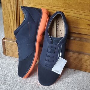 New ( not in box!)Geox Men Black Sneakers with Orange Sole sz 9